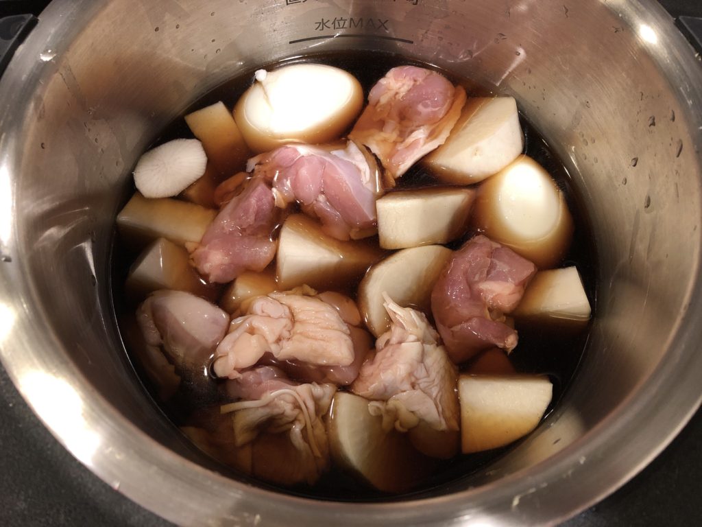 ホットクックおすすめレシピの大根と鶏と卵の煮物